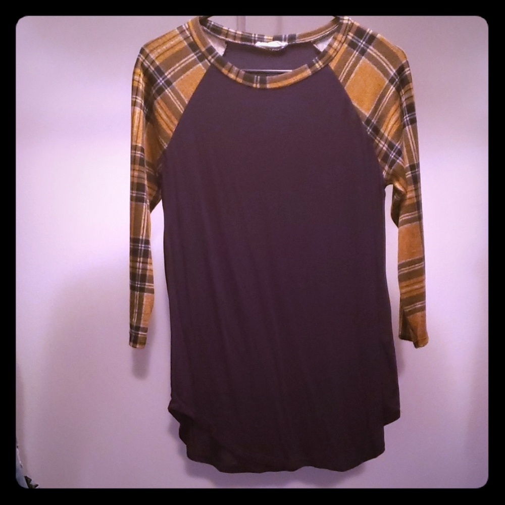 3/4 sleeve shirt